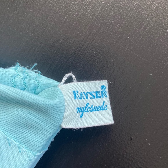 Baby blue suede gloves - Picture 4 of 5